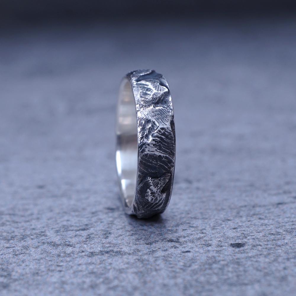 Resilient Heart Ring