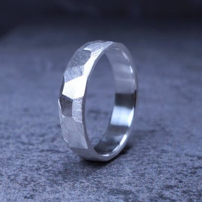 Karesansui Ring — Quiet balance