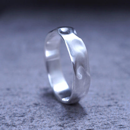 Soft Silence Ring — Quiet calm