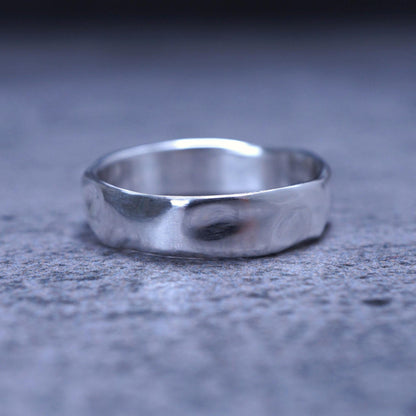 Soft Silence Ring — Quiet calm